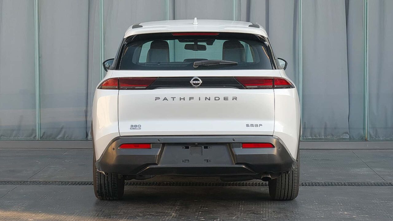 nissan pathfinder 2024 chino Autos Rodando Nissan Pathfinder Chino por detras
