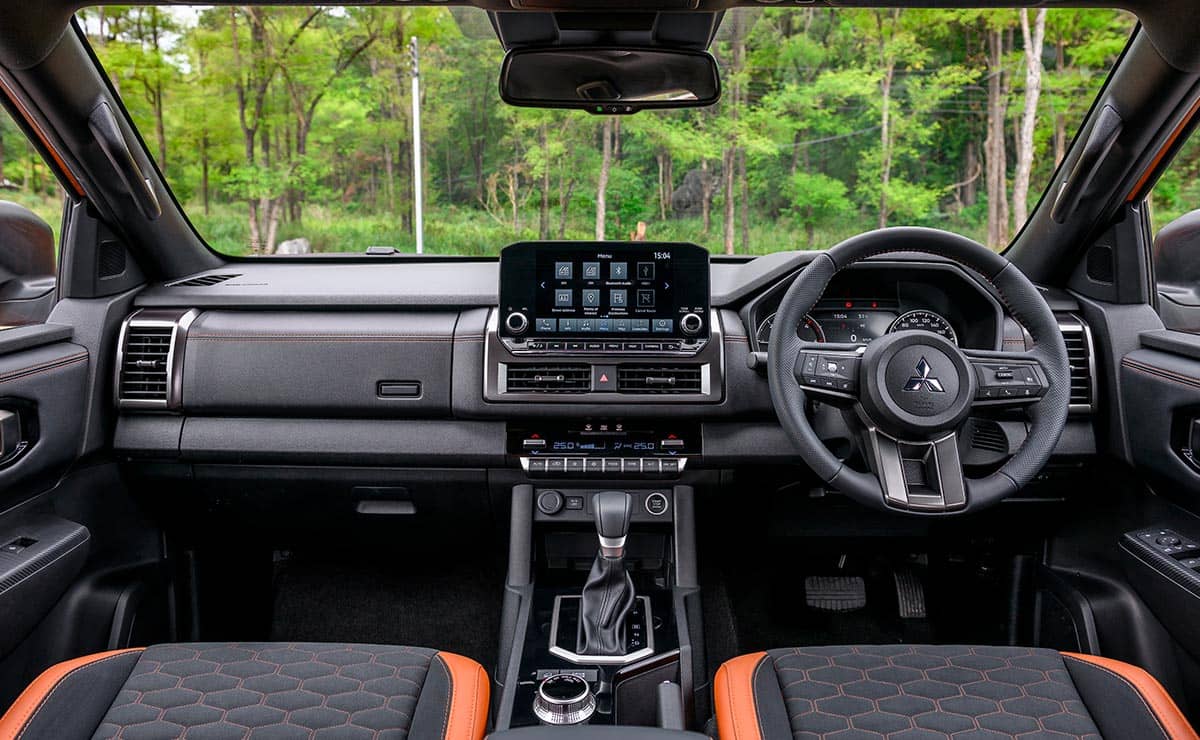 Mitsubishi L interior