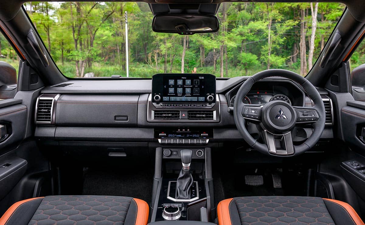 nueva mitsubishi l200 2024_04 Autos Rodando Mitsubishi L interior