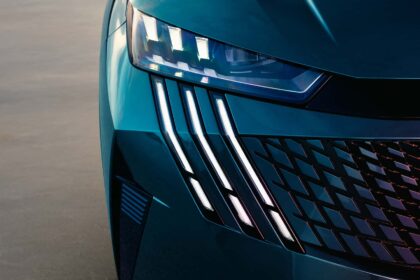 Peugeot e-3008 2024 iluminacion