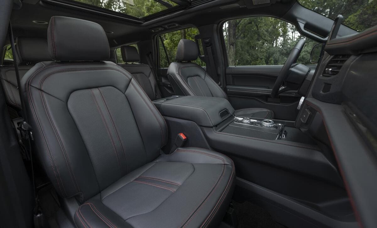 _r7a6791_v1 Autos Rodando Ford Expedition Stealth Performance x espacio