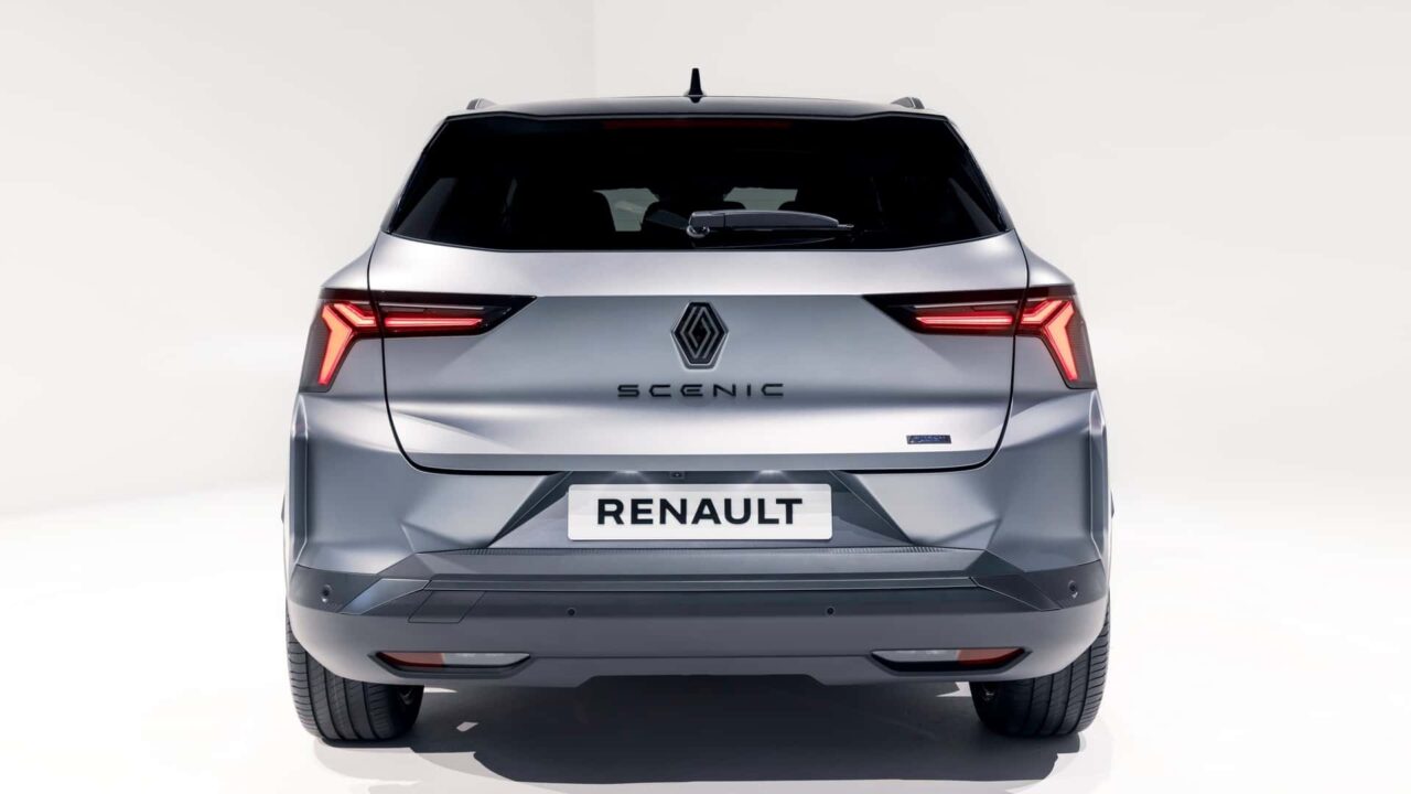 Renault Scenic e Tech electric por detras