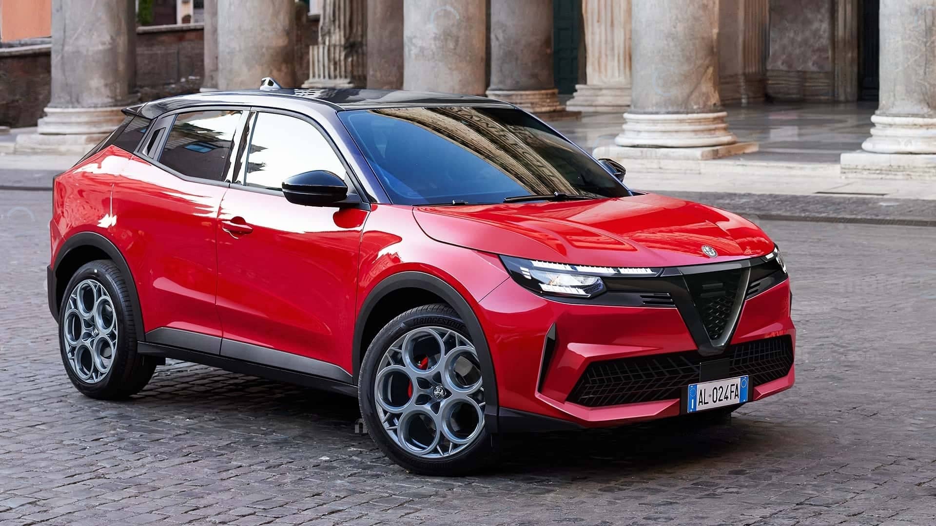 SUV Alfa Romeo 2024 render