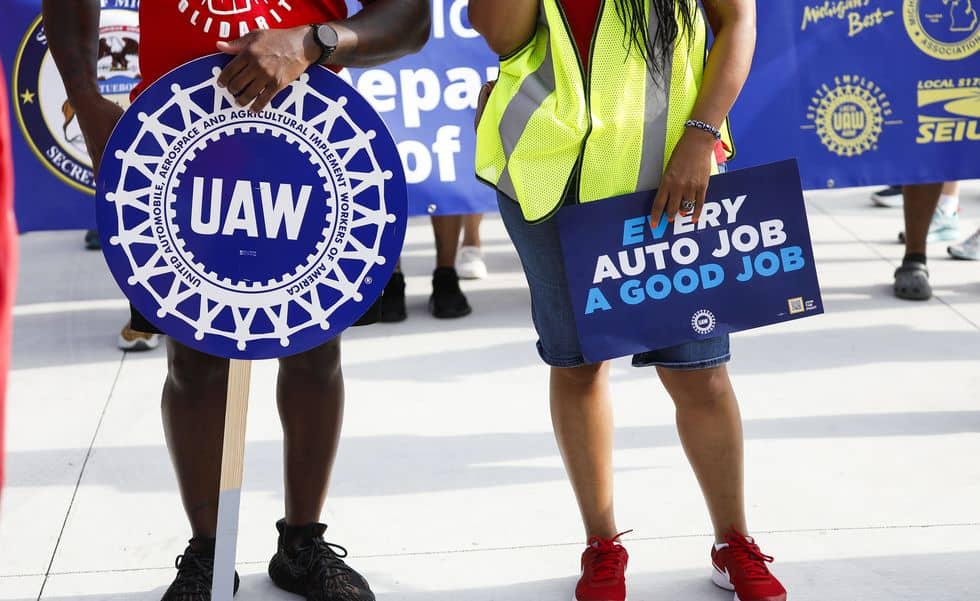 united auto workers members and others gather for a rally news photo 18 Autos Rodando UAW