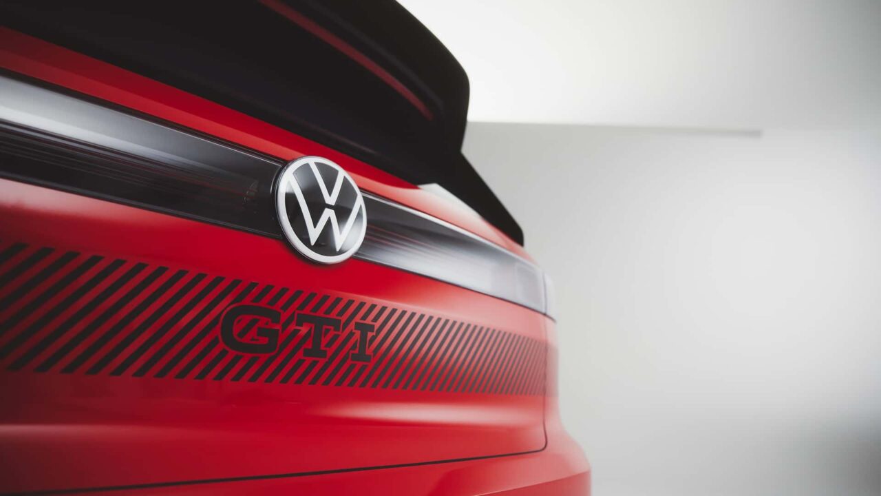 volkswagen id gti concept 2023_04 Autos Rodando Volkswagen ID GTI por detras