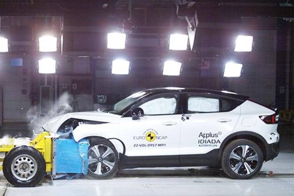 Mercedes prueba vehículos rivales para optimizar la seguridad de sus modelos 1 Volvo XC40