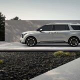 Kia Carnival 2025: Es Oficial Luces Revolucionarias y Elegancia en su Máxima Expresión 6 Kia Carnival 2025 lateral