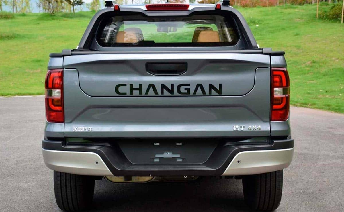 Changan F70 por detras