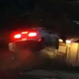 Video Ford Mustang despega y se estrella contra una vivienda tras acelerar en un cruce 7 Ford Mustang vuela