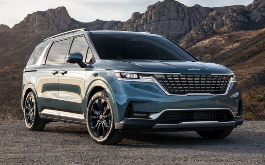 Kia Carnival 2023 frente