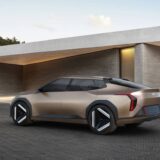 Kia EV4 2025 por detrás