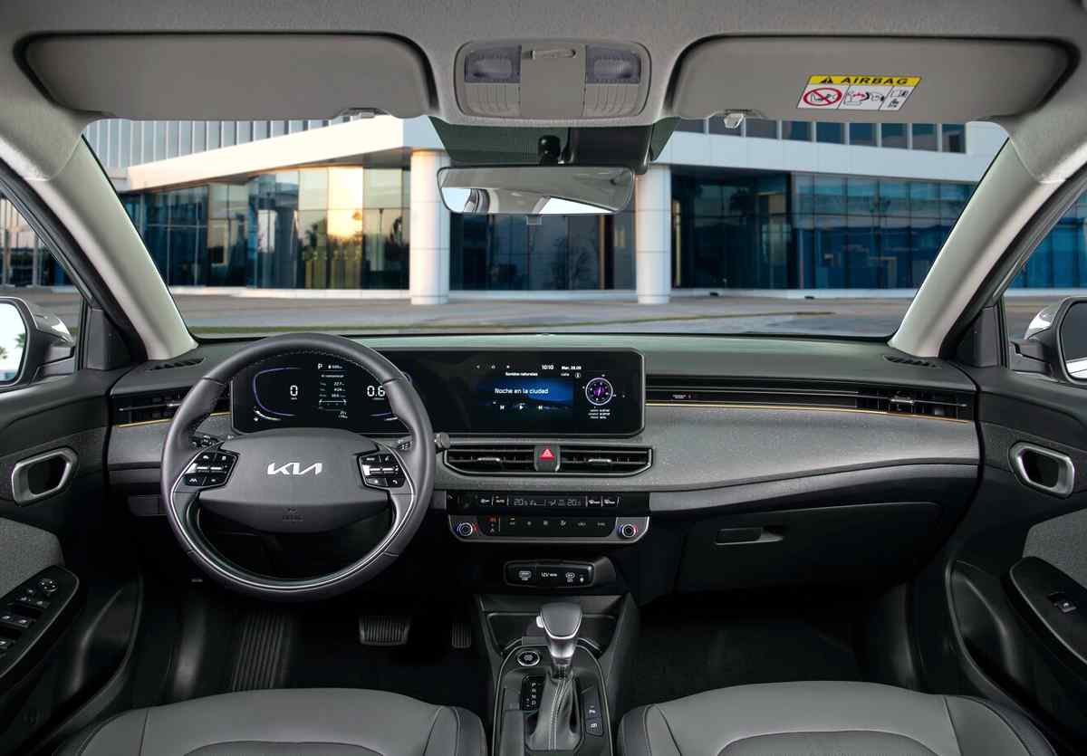 kia k3_04 Autos Rodando Kia K interior