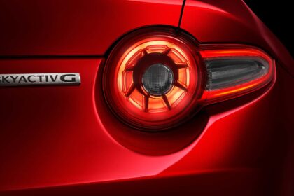 Mazda MX-5 2024 nuevos faros stops