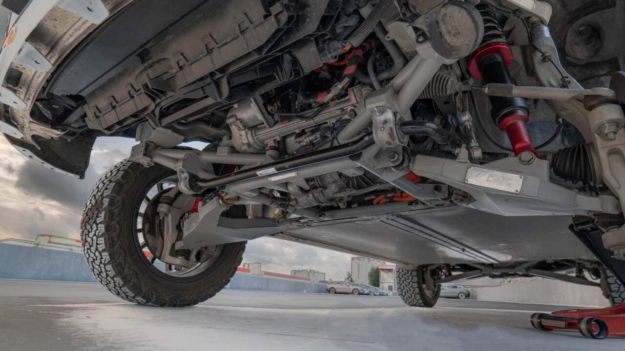 pulabo lift kit for the tesla model 3 and model y_04 Autos Rodando Kit Kit PuLabo para Tesla Model Y instalacion