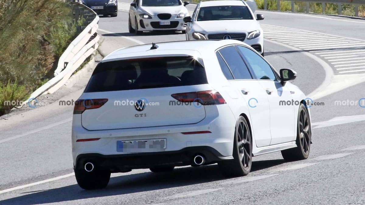 volkswagen golf gti 2024 spy photo_05 Autos Rodando Volkswagen Golf GTI por detras