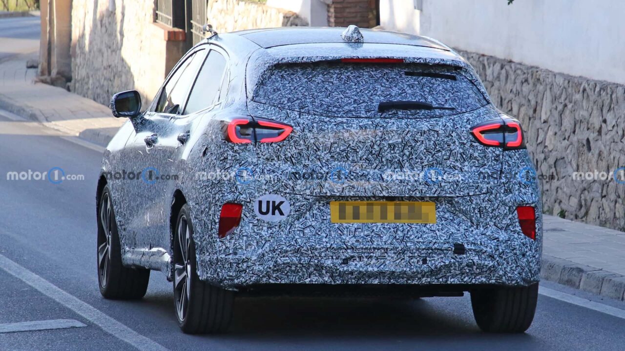 ford puma ev spy photo_01 Autos Rodando Ford Puma EV por detras