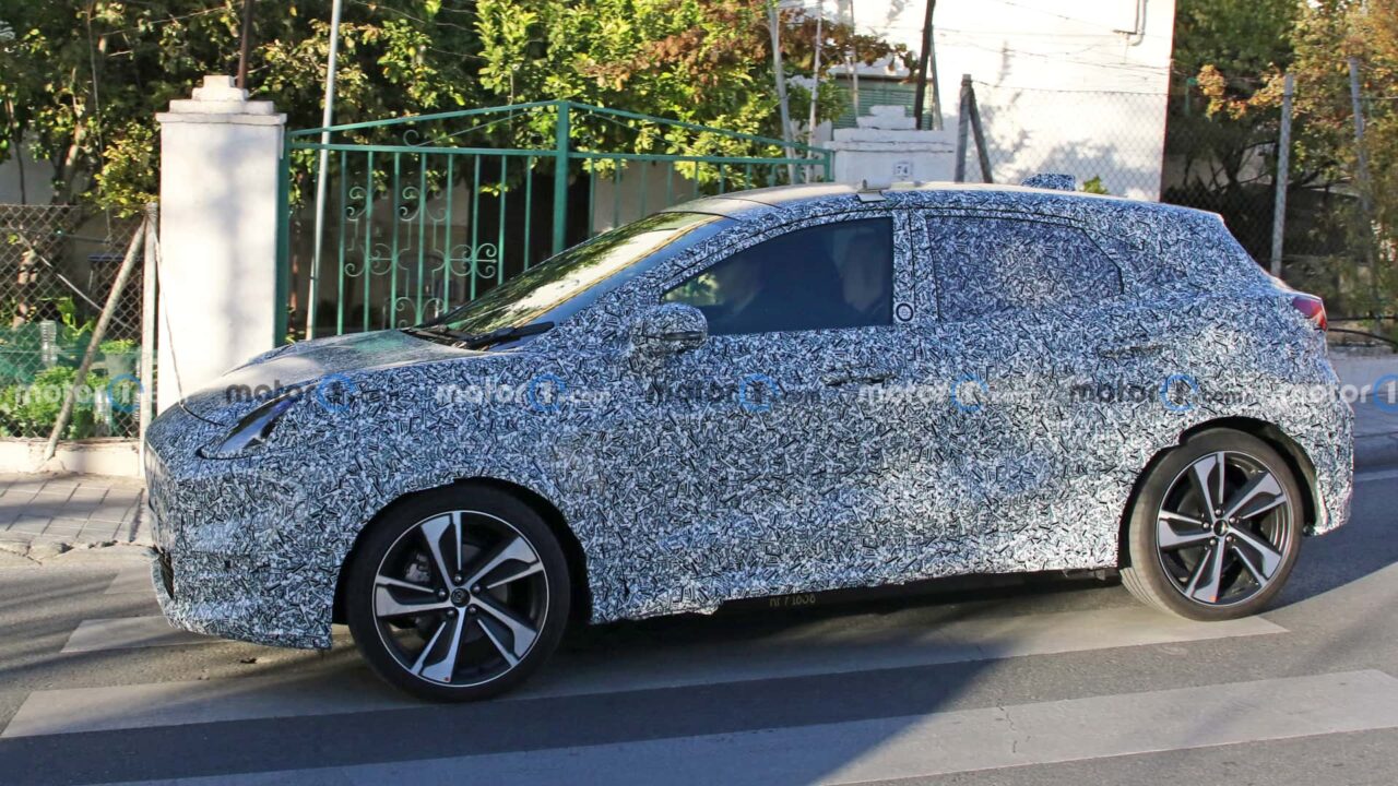 ford puma ev spy photo_02 Autos Rodando Ford Puma EV lateral
