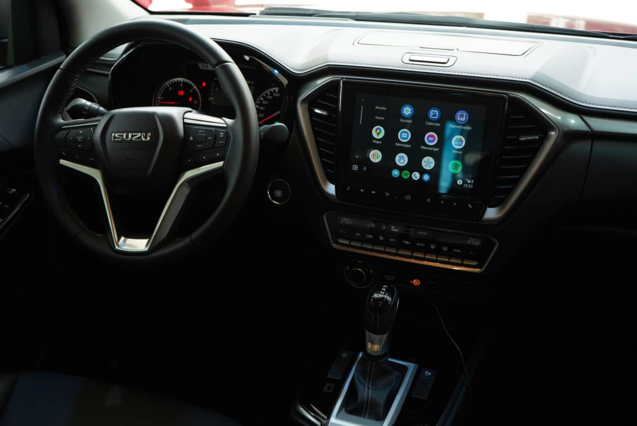 Isuzu Pickup Truck (D-Max) interior