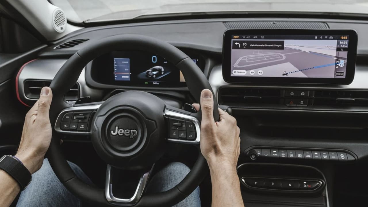 Jeep Avenger e-Hybrid interior