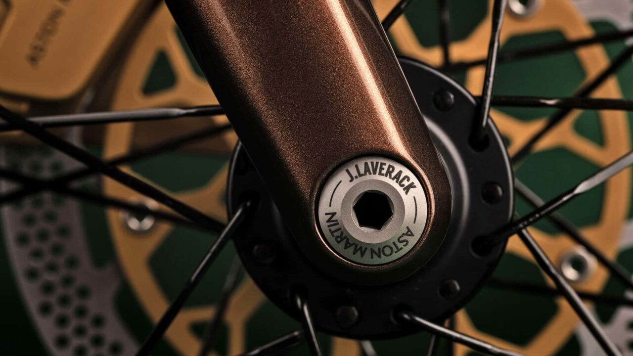jlaverack aston martin 1r_03 Autos Rodando Bicicleta Aston Martin R ruedas