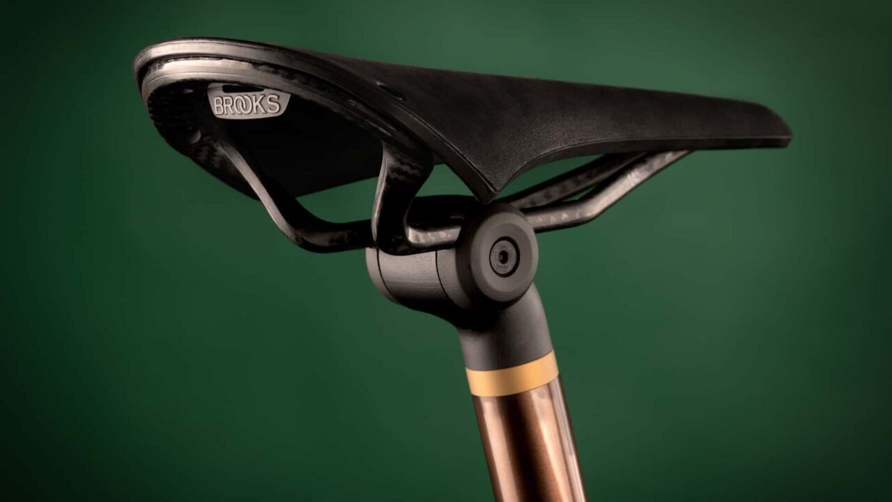 jlaverack aston martin 1r_05 Autos Rodando Bicicleta Aston Martin R silla