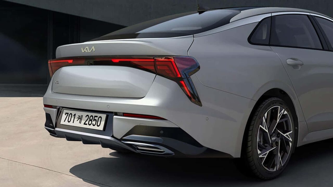 kia k5 gt line 2025_01 Autos Rodando Kia K GT Line por detras