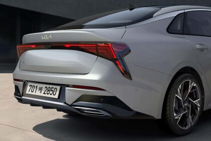 Kia K5 GT Line 2025 por detras