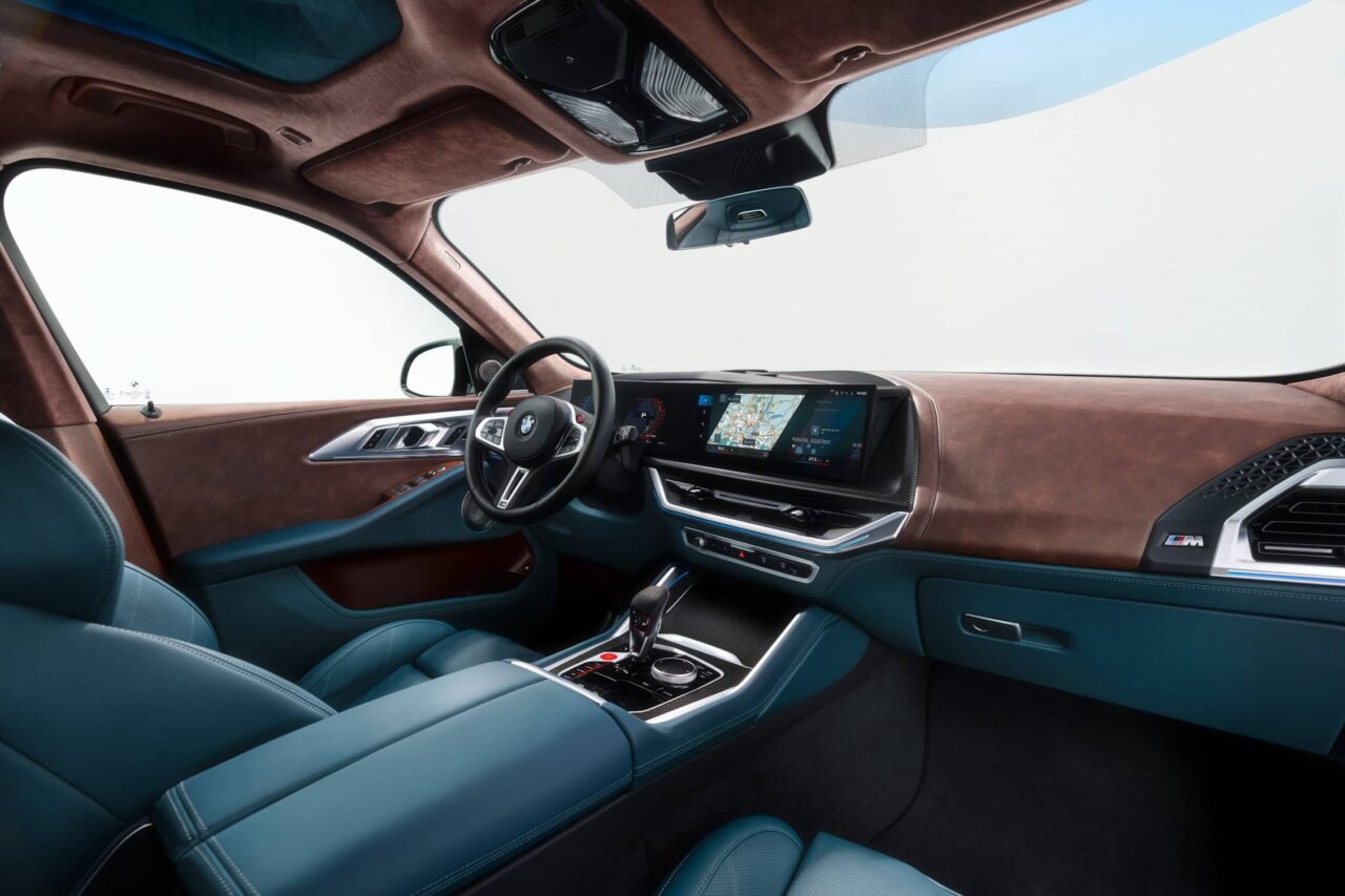p90478580_lowres_the first ever bmw x Autos Rodando BMW XM interior