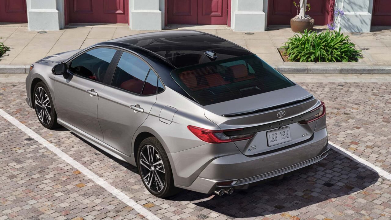 Toyota Camry 2025 por detras