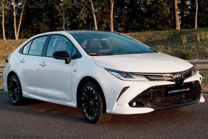 Toyota Corolla GR Sport 2024 frente