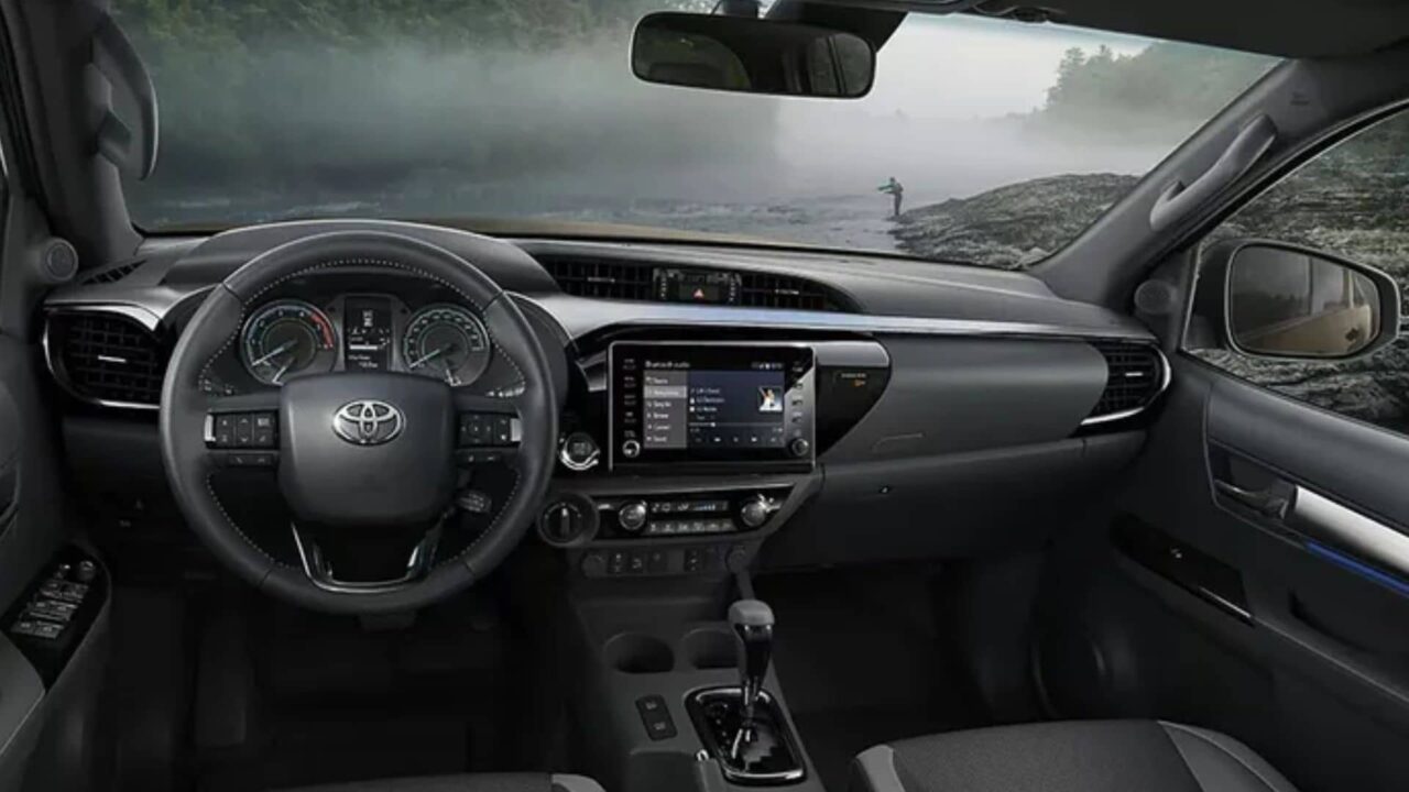 toyota hilux hibrida_01 Autos Rodando Hilux hibrida interior