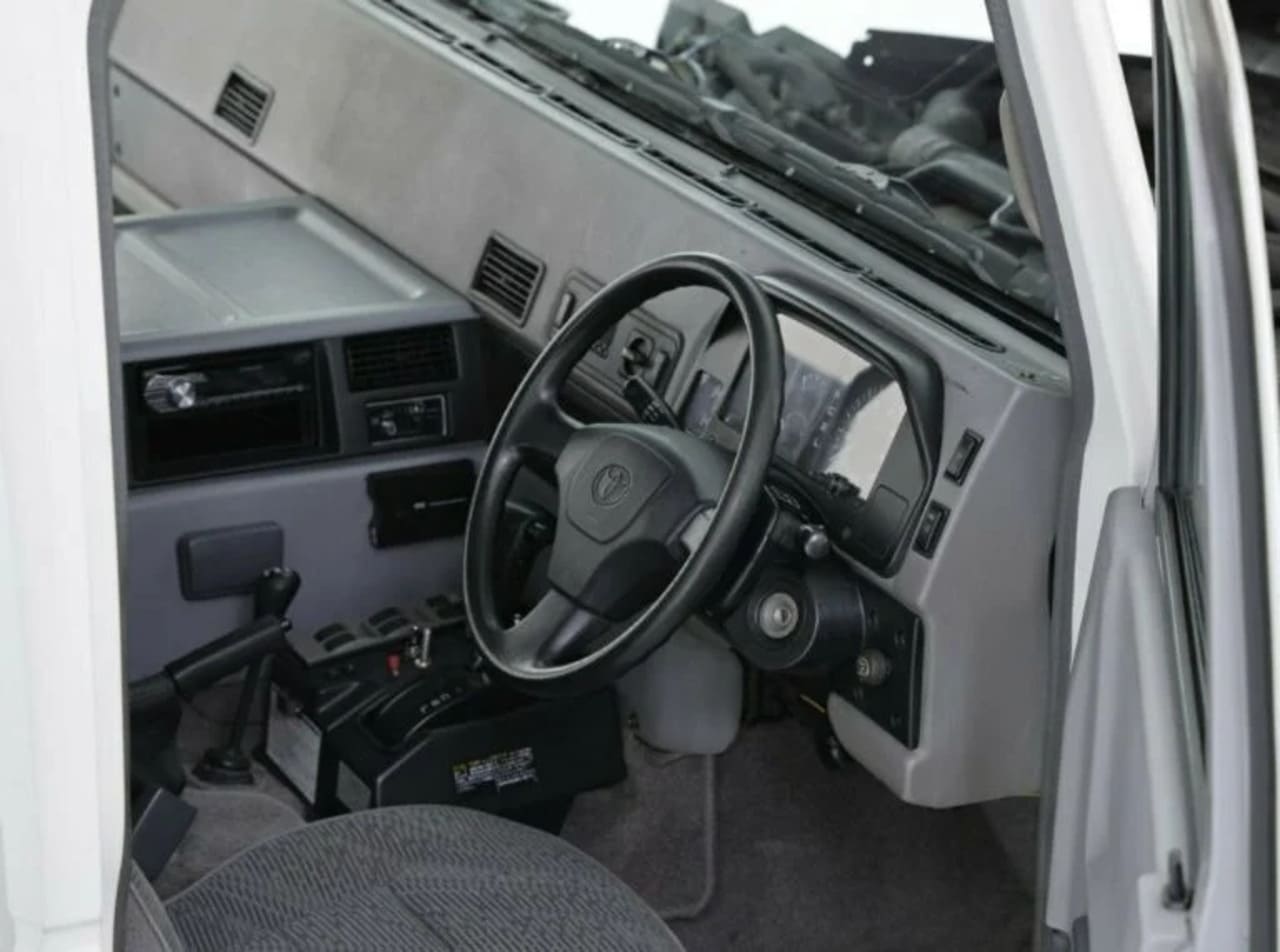 toyota mega cruiser_03 Autos Rodando Toyota Mega Cruiser INTERIOR