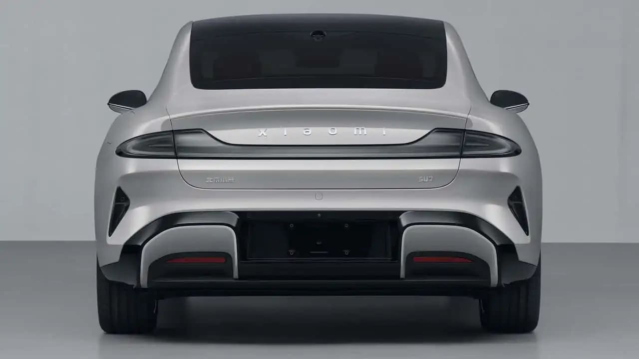 xiaomi su7 01 Autos Rodando Xiaomi SU por detras
