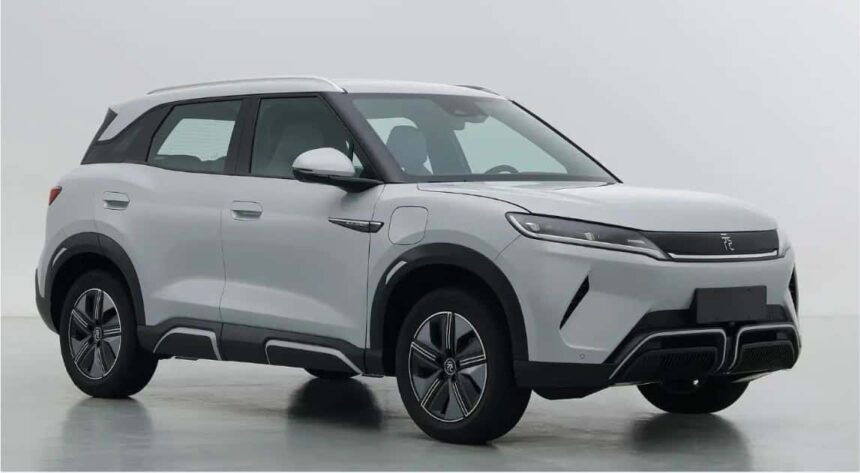 BYD Yuan UP, El SUV que ofrecerá dos opciones de autonomía: 301 km y 401 km 3 BYD Yuan UP