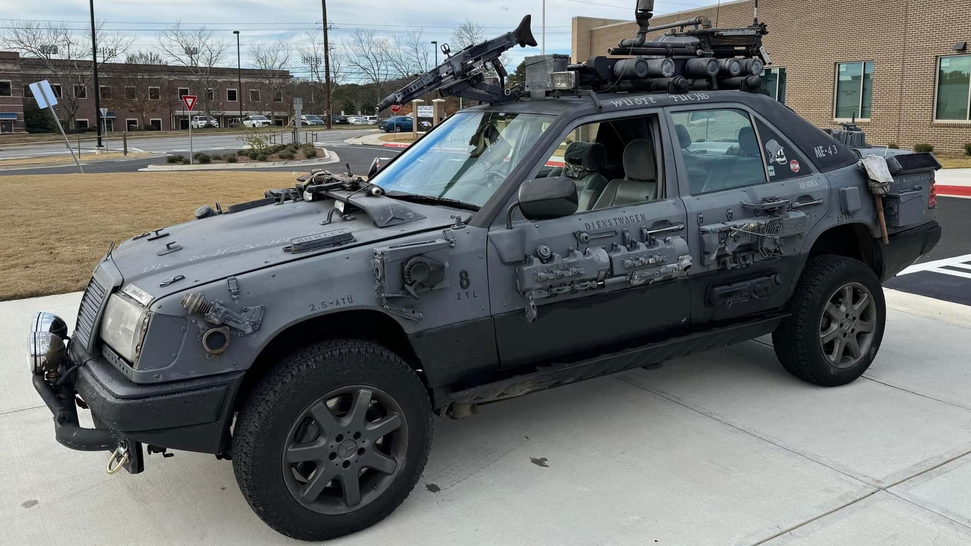 Mercedes Benz 300E Apocaliptico