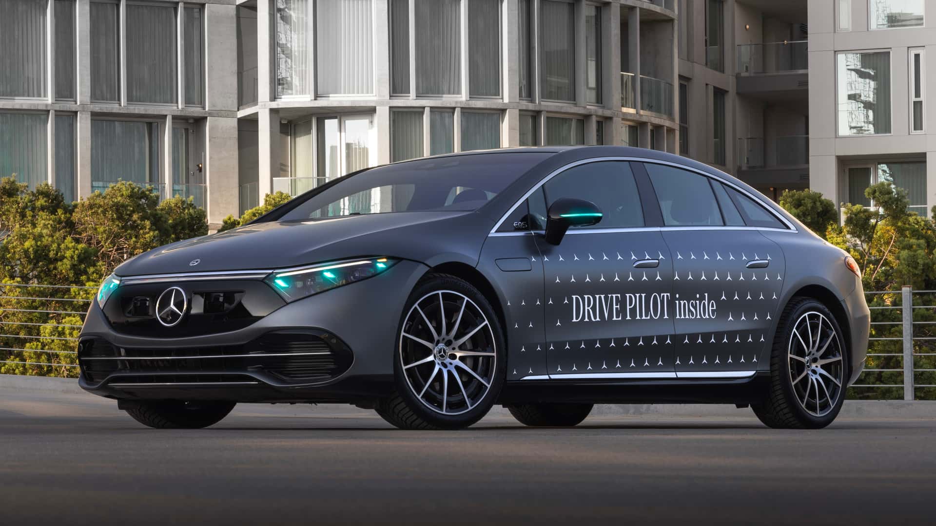 Innovadoras Luces Indicadoras de Conducción Autonoma de Mercedes-Benz: Un Futuro Más Seguro y Eficiente 1 Mercedes Benz Luces