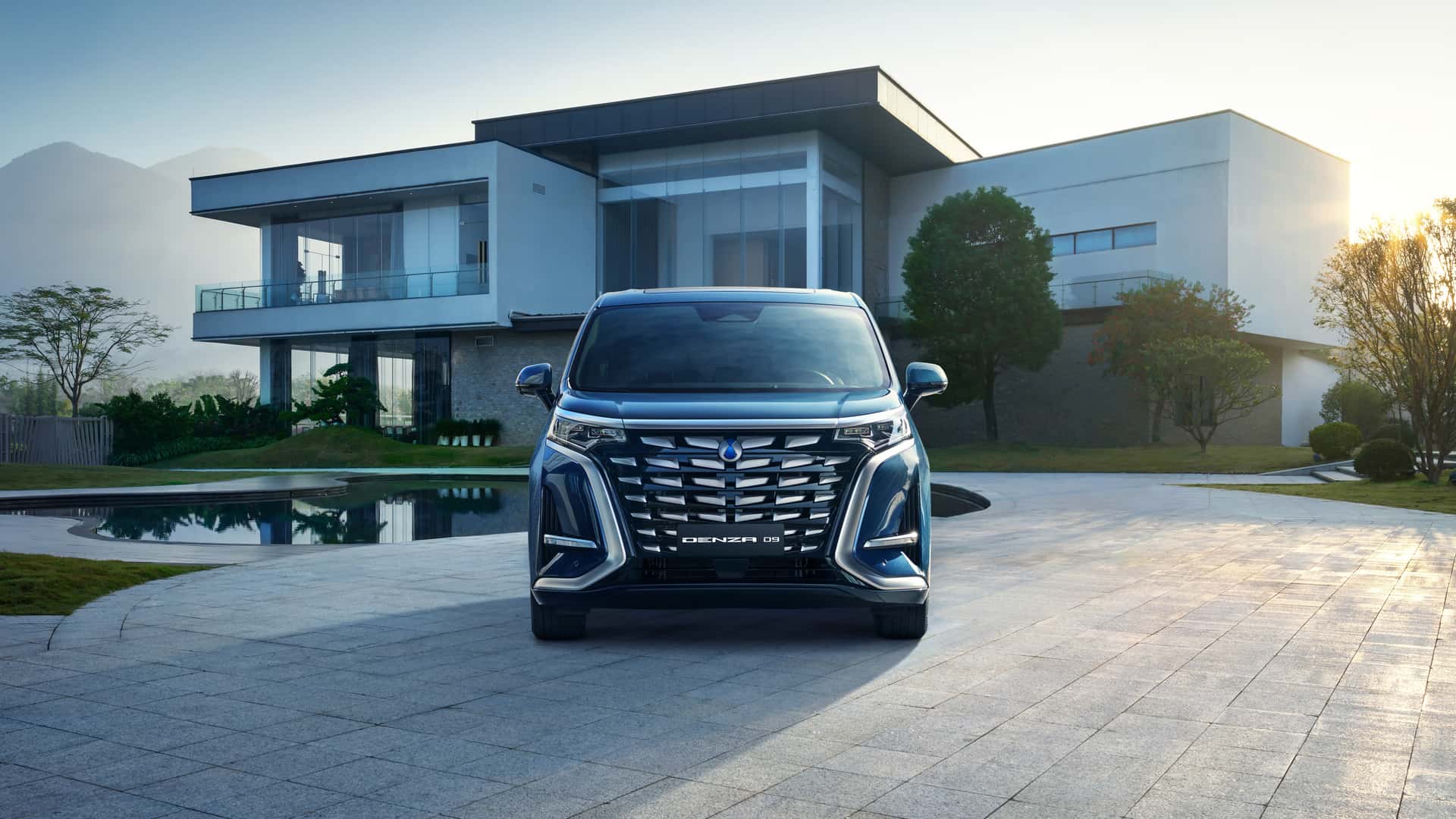 BYD DENZA D9: La Mini Van Eléctrica Revolucionaria de BYD y Mercedes-Benz 1 BYD Denza D9 frente