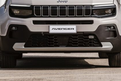 Jeep Avenger 4xe frente