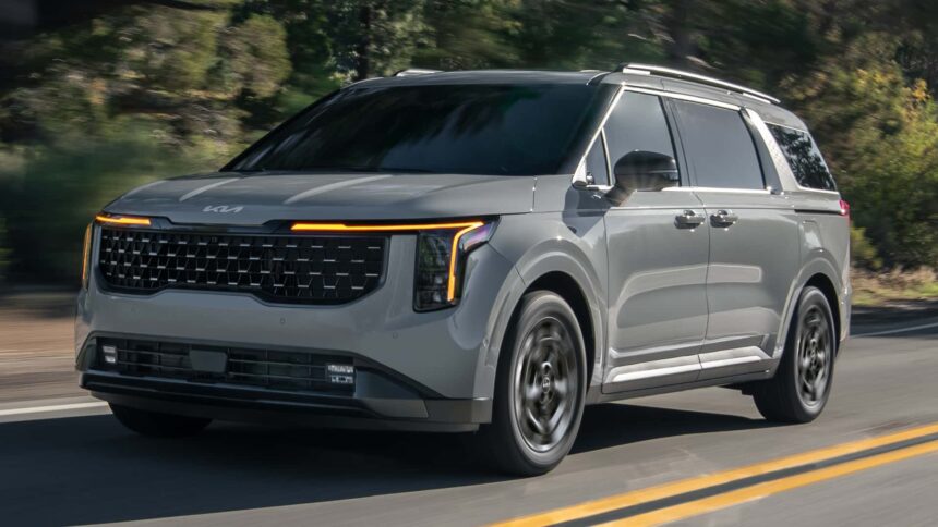 Kia Carnival 2025 frente