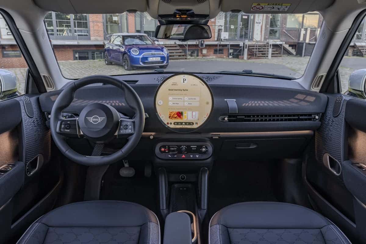 Mini Cooper E Classic interior