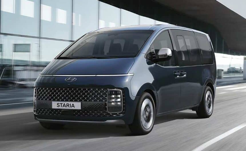Hyundai Staria Híbrido 2024 frente