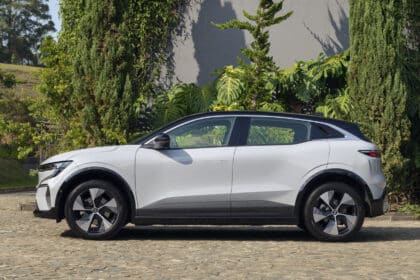 Megane E-Tech Eléctrico lateral