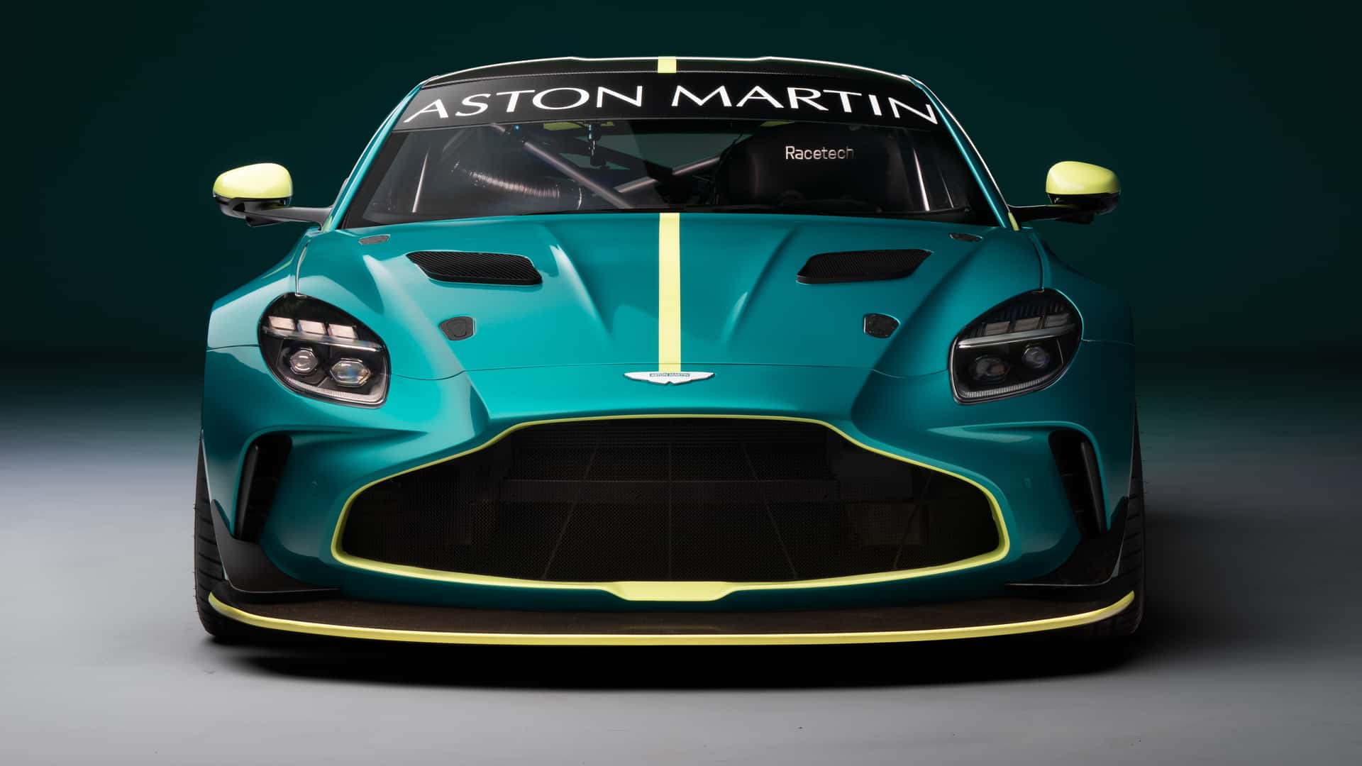 Aston Martin Vantage GT4 frente