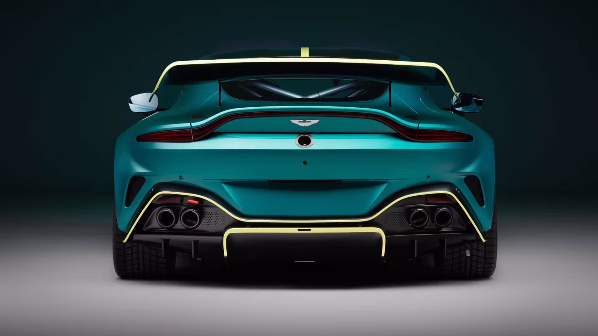 ᐅ Aston Martin Vantage GT4: Fusión Perfecta De Velocidad Y Elegancia