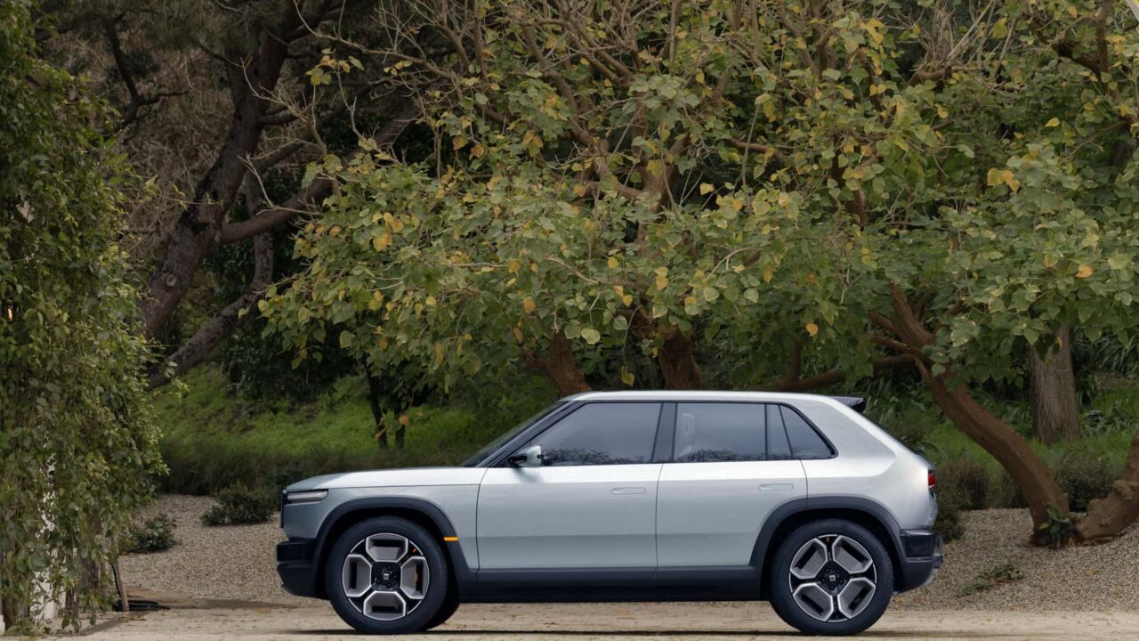 Rivian R3 lateral