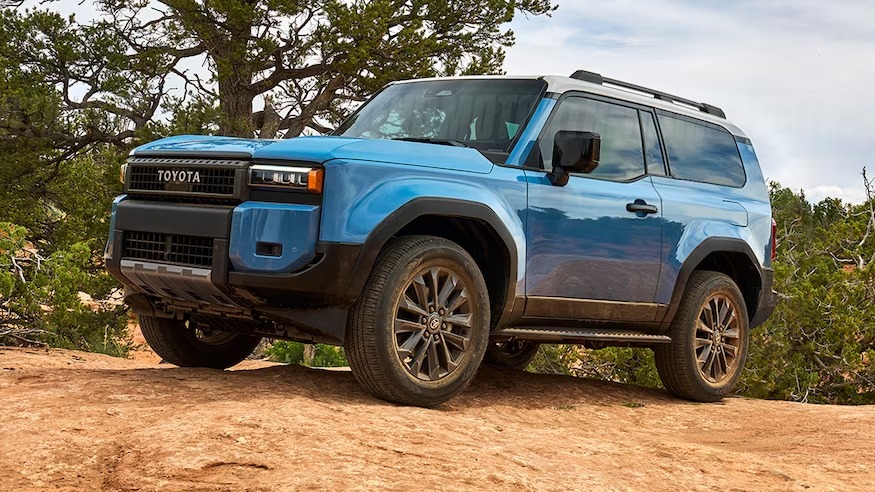 Toyota Prado 2024 2 puertas render