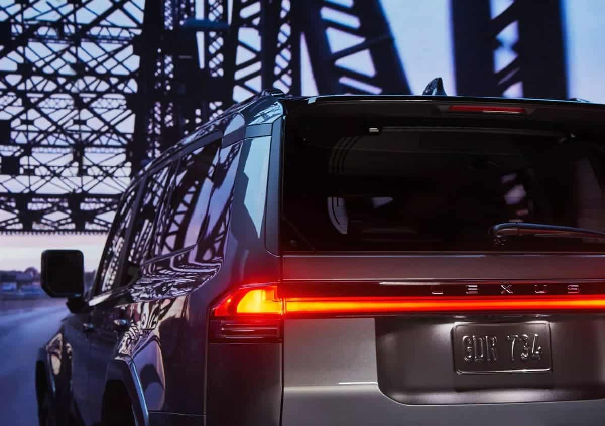Lexus GX 2024 iluminación trasera