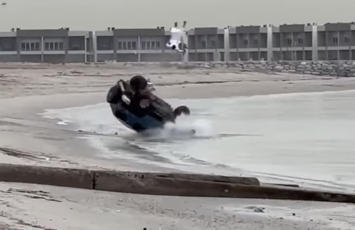 Maniobra Errónea en la Playa: Pone a Volar a Conductor