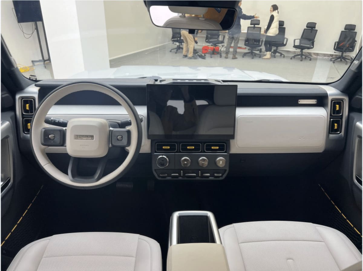 iCar V23 interior