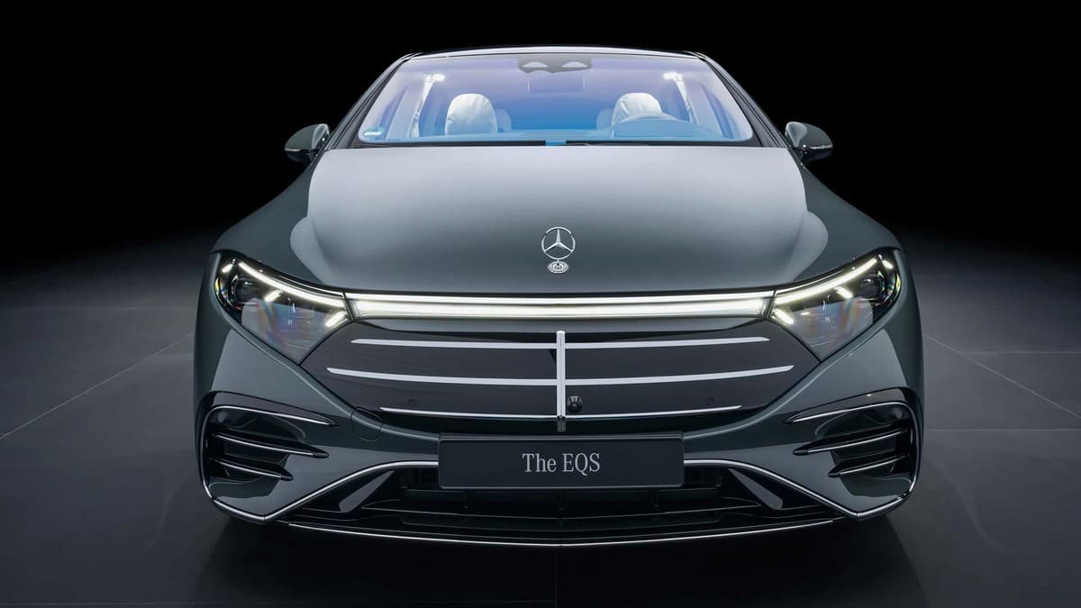Mercedes EQS 2025 parrilla frente